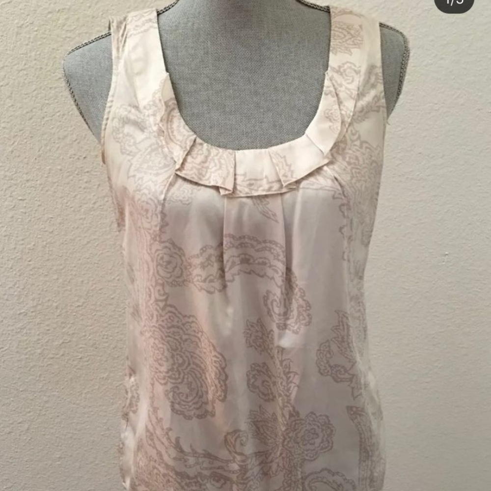 Banana Republic Factory Top Size XS Off White Sleeveless Beautiful !!